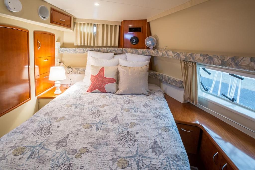 Hotel Sea Pearl Boston Yacht Exteriér fotografie