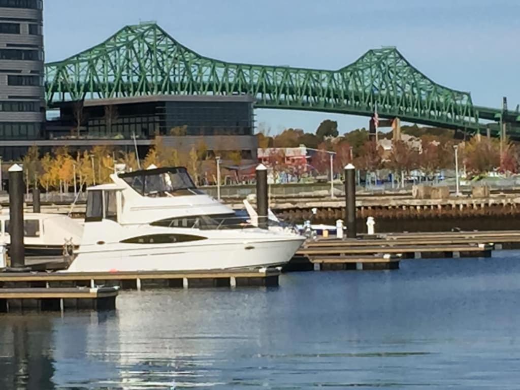 Hotel Sea Pearl Boston Yacht Exteriér fotografie