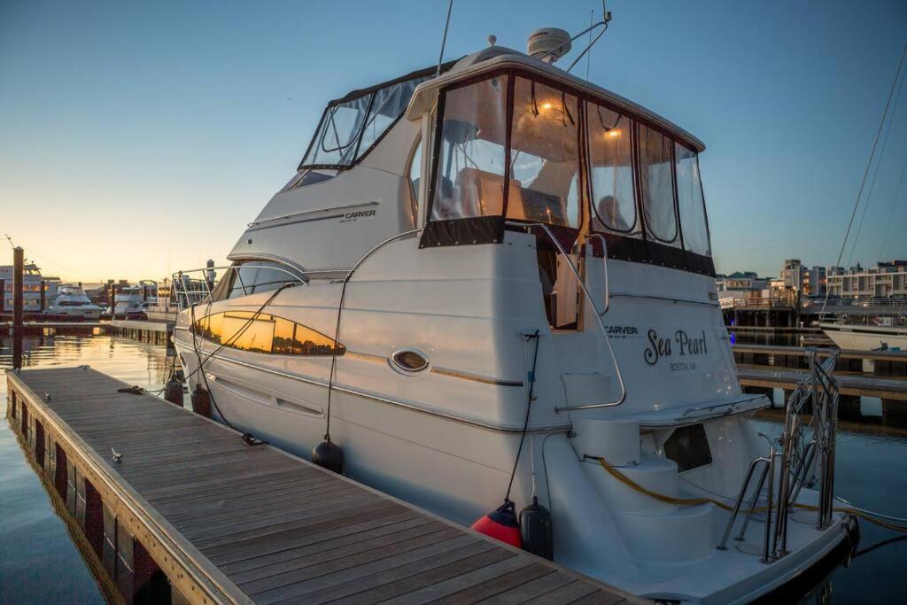 Hotel Sea Pearl Boston Yacht Exteriér fotografie