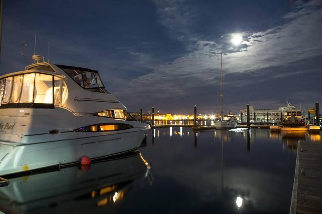 Hotel Sea Pearl Boston Yacht Exteriér fotografie