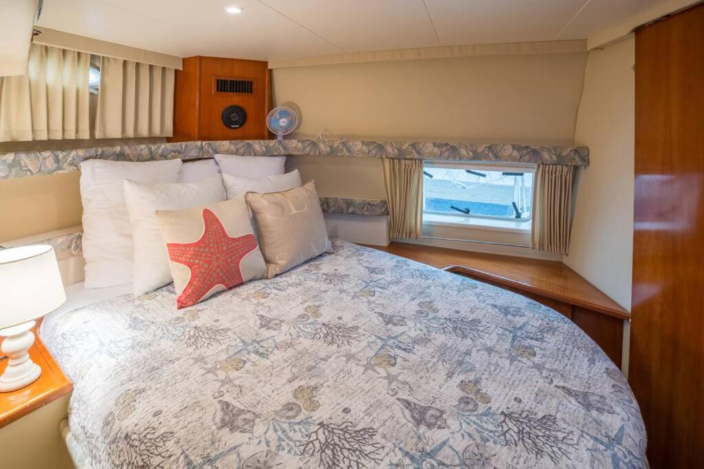 Hotel Sea Pearl Boston Yacht Exteriér fotografie